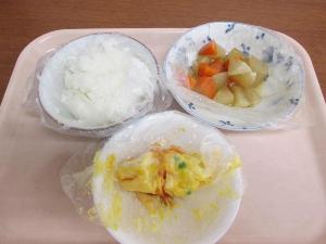 調理例のごはん、オムレツ、野菜の煮物の画像です。