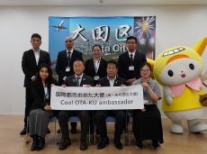 写真：鈴木区長と来～る大田区大使のみなさん
