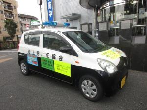 青色回転灯パトカー