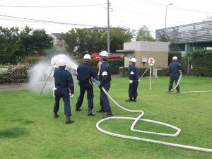 市民消火隊の皆さんが日頃の訓練の成果を披露しました