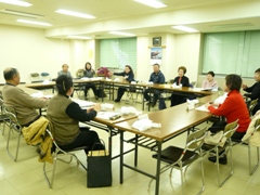 写真：編集会議の様子