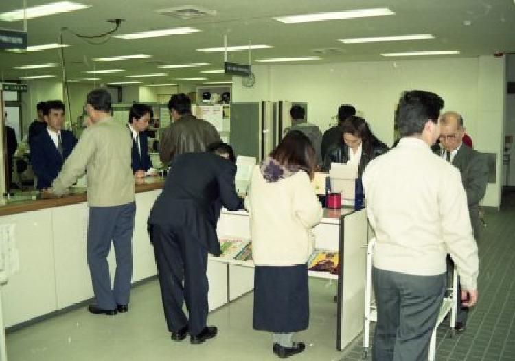 写真：本庁舎窓口風景