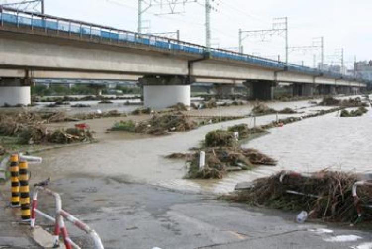 写真：台風9号後の河川敷