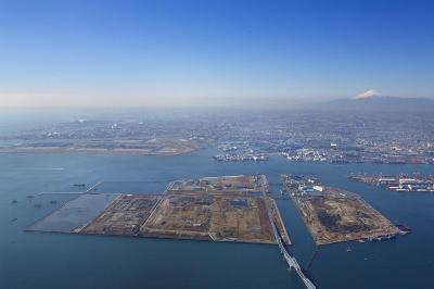 画像：中央防波堤埋立地全景（若洲側から城南島方面に向けて）(平成26年度)