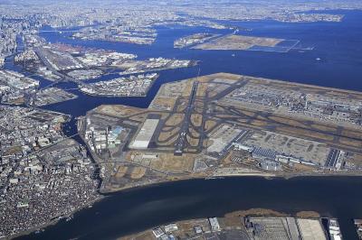 画像：羽田空港全景（川崎市側から）(平成27年度)