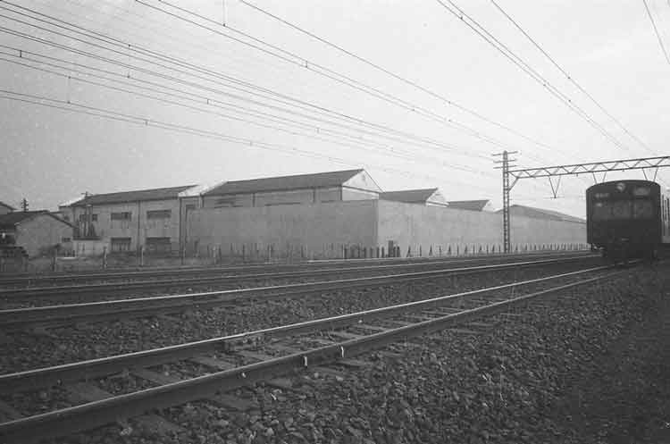 写真：六郷中学校　防音壁