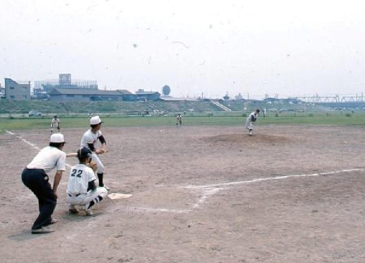 写真：多摩川緑地野球場