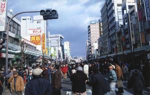 3月11日の蒲田駅東口バス通り前