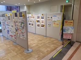 写真：保護司の活動を紹介するパネル展の様子(2)
