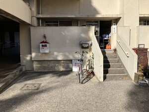 東糀谷六丁目都営住宅　１号棟事務所裏