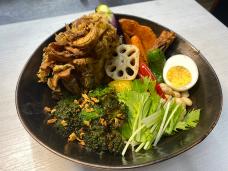 画像:チキンレッグとたっぷり野菜