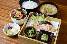 写真:鮭膳