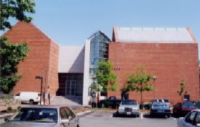 写真:ピーボディー･エセックス博物館の団体入口(南側)