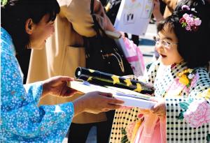 写真：所　友香さん作「青空卒園式」（女塚保育園）