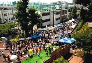 写真：永見　美佳さん作「賑わいを見せる池上祭り」（池上会館）