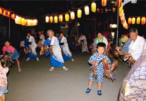 写真：山口　勝子さん作「楽しいな盆踊り」（大森山谷児童公園）