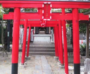 写真：渡邊　如春さん作「鳥居の向こう」（萩中神社）