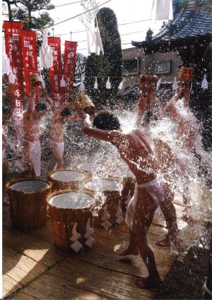 写真:鈴木　忠男さん作「荒行」（池上本門寺末寺嚴定院）