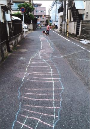 写真：所　友香さん作「線路は続くよ」（西蒲田5丁目付近）