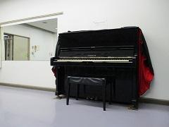 写真：第一集会室 ピアノ