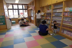 画像：沢田児童館　図書室