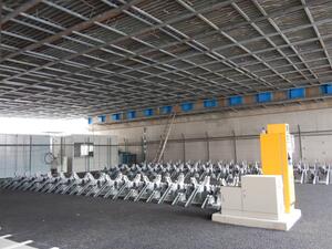 蒲田駅東口陸橋下自転車駐車場自転車駐輪ラック写真