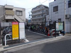 鵜の木駅前交番横自転車駐車場