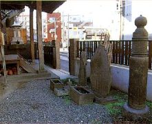 写真：森ケ崎鉱泉碑（大森寺境内の様子）